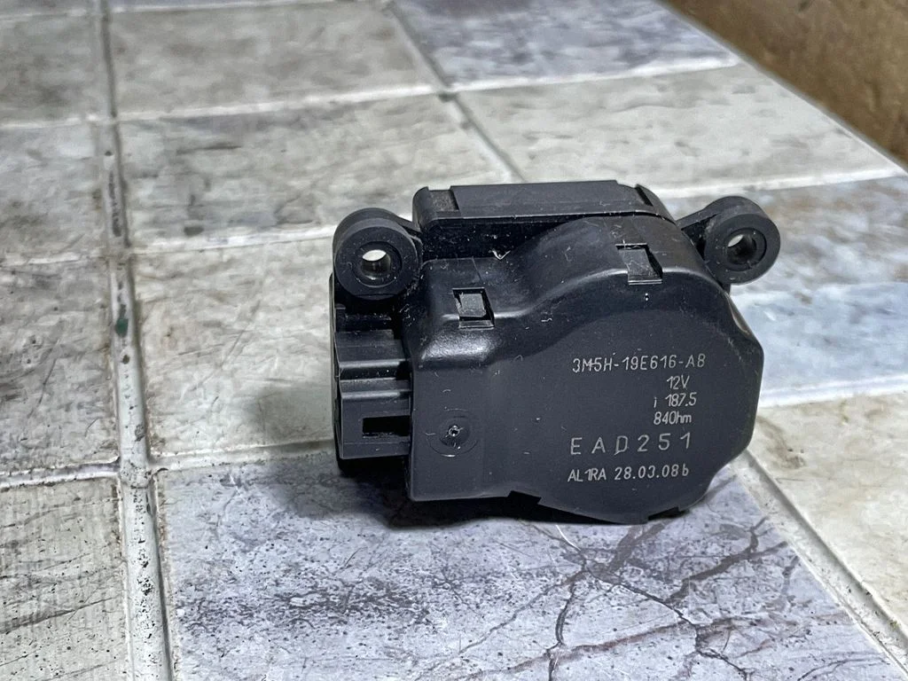 Gaisa aizvara motoriņš/aktuators 3M5H19E616AB