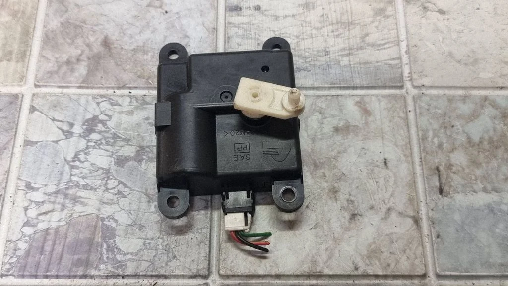 Air flap motor/actuator – Nissan Primera (2002-2007)