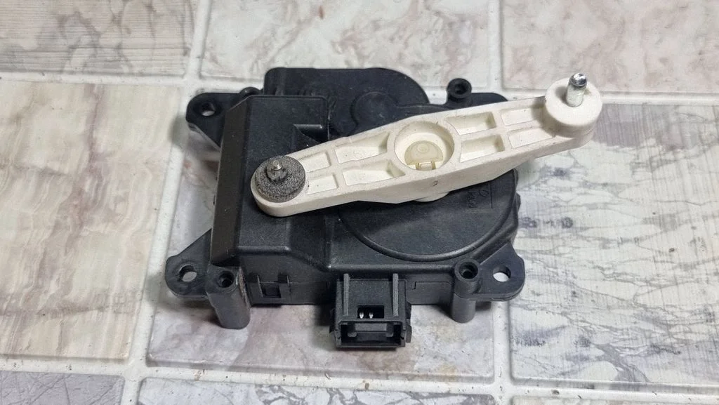 Air flap motor/actuator – Toyota Prius (XW20) (2003-2009)