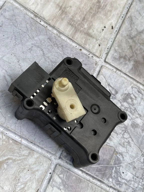 Gaisa aizvara motoriņš/aktuators 2K44030860