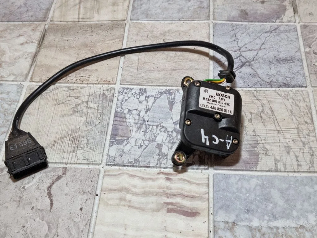 Õhuklapi mootor / ajam 4A0820511A