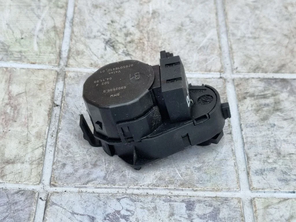 Gaisa aizvara motoriņš/aktuators 690269699