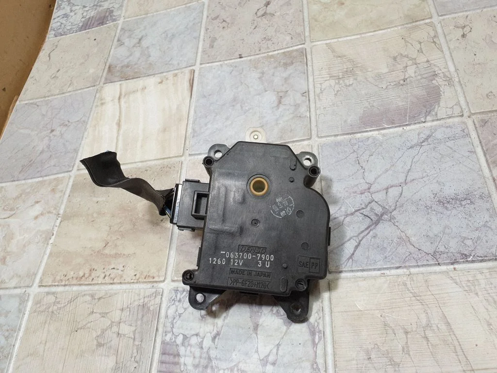 Silniczek klapki nawiewu – Toyota Yaris Verso (1999-2005)