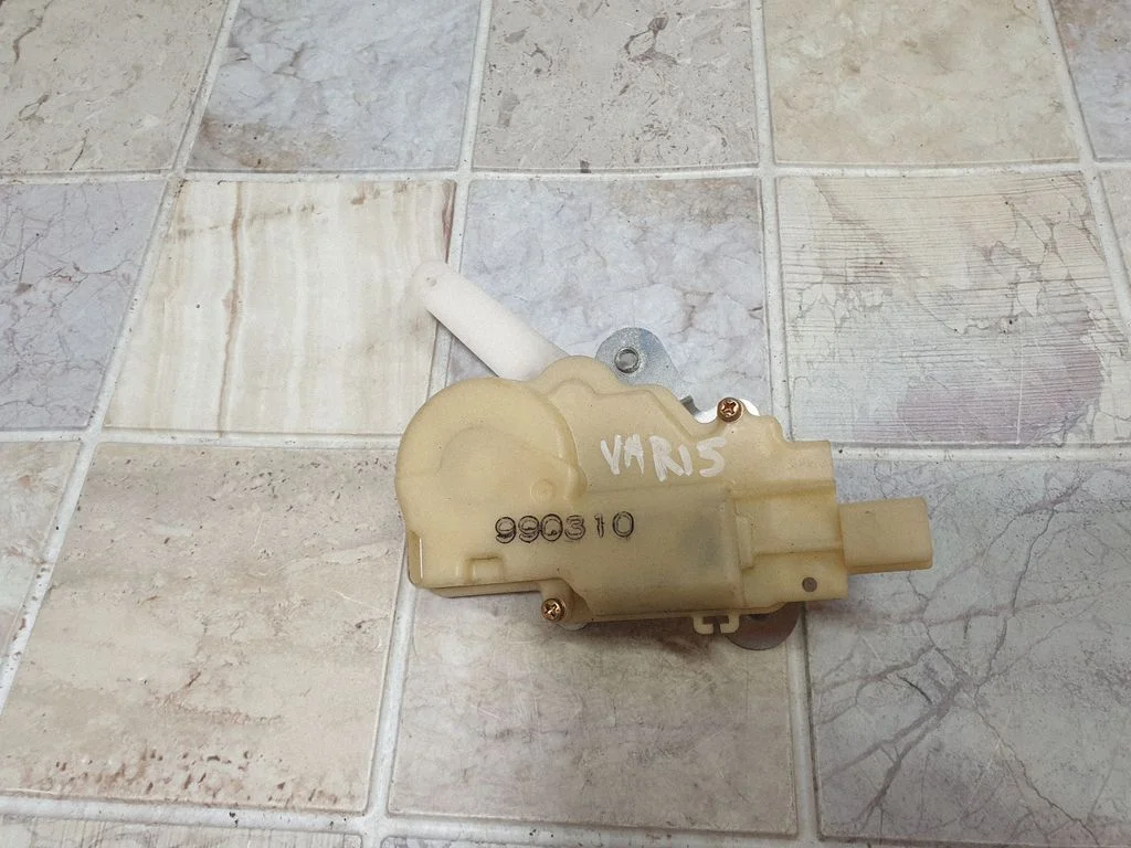 Silniczek klapki nawiewu – Toyota Yaris Verso (1999-2005)