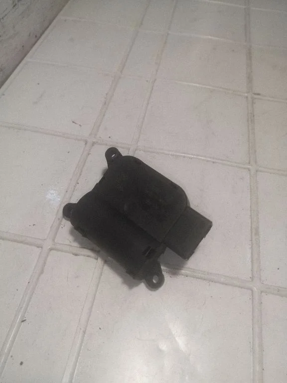 Gaisa aizvara motoriņš/aktuators 0132801356