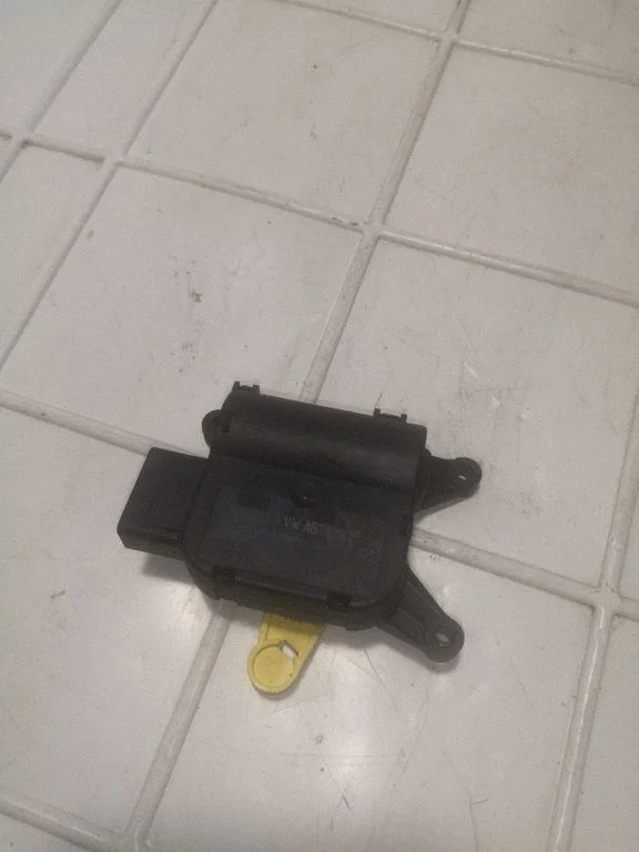 Air flap motor/actuator – Volkswagen Passat B6 (2005-2010)