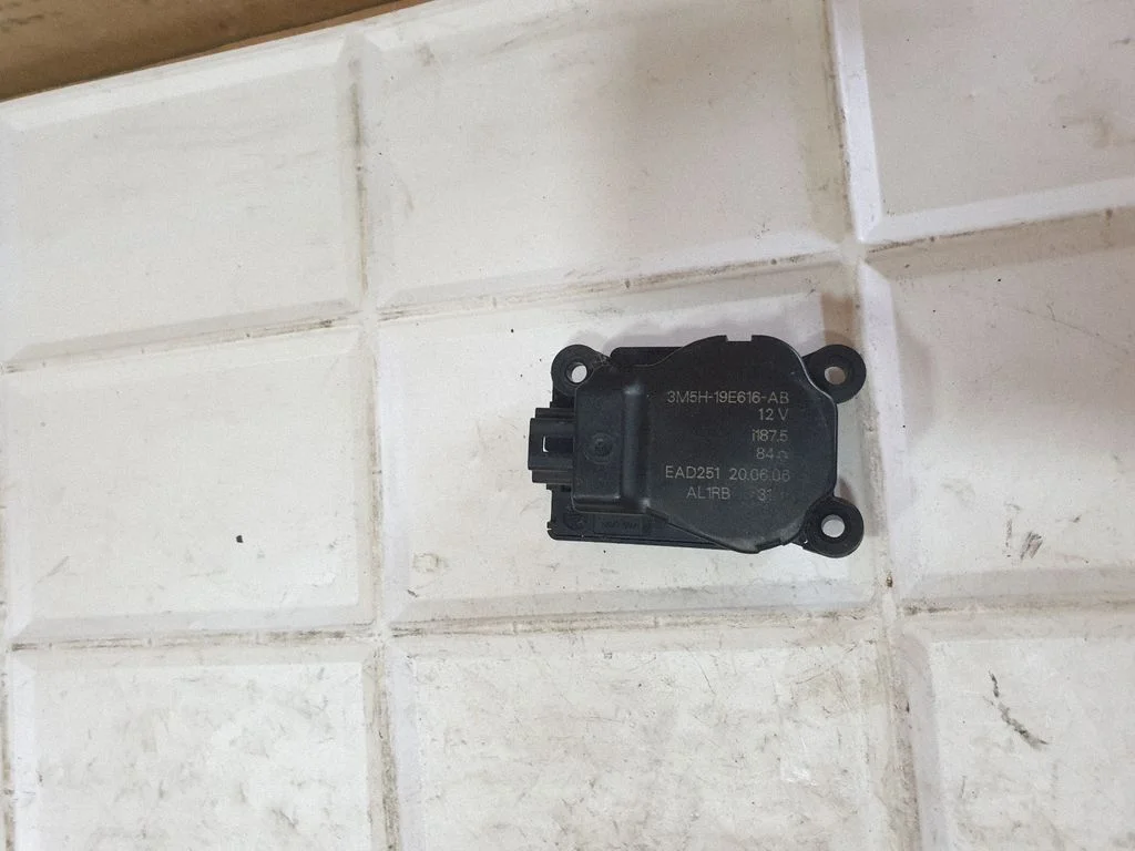 Air flap motor/actuator 3M5H19E616AB