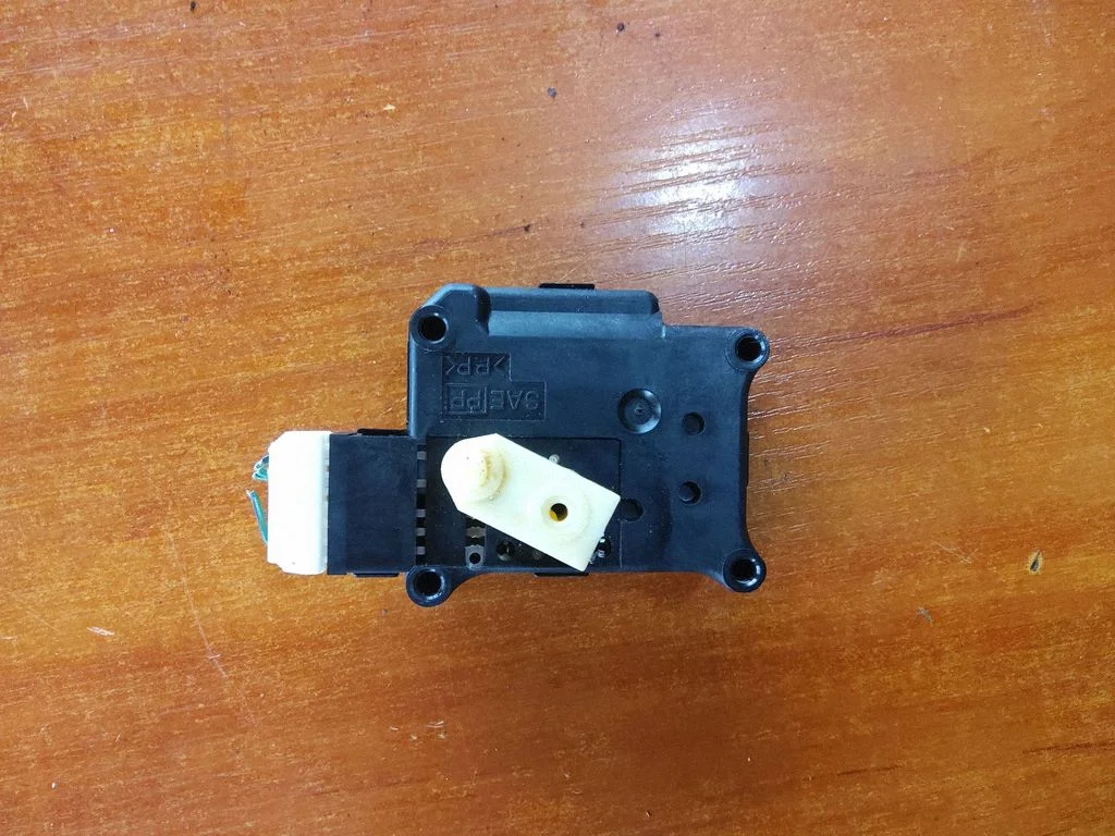 Air flap motor/actuator – Nissan Almera N16 (2000-2010)