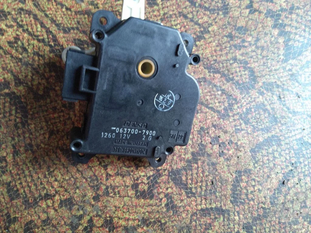 Silniczek klapki nawiewu – Toyota Yaris Verso (1999-2005)