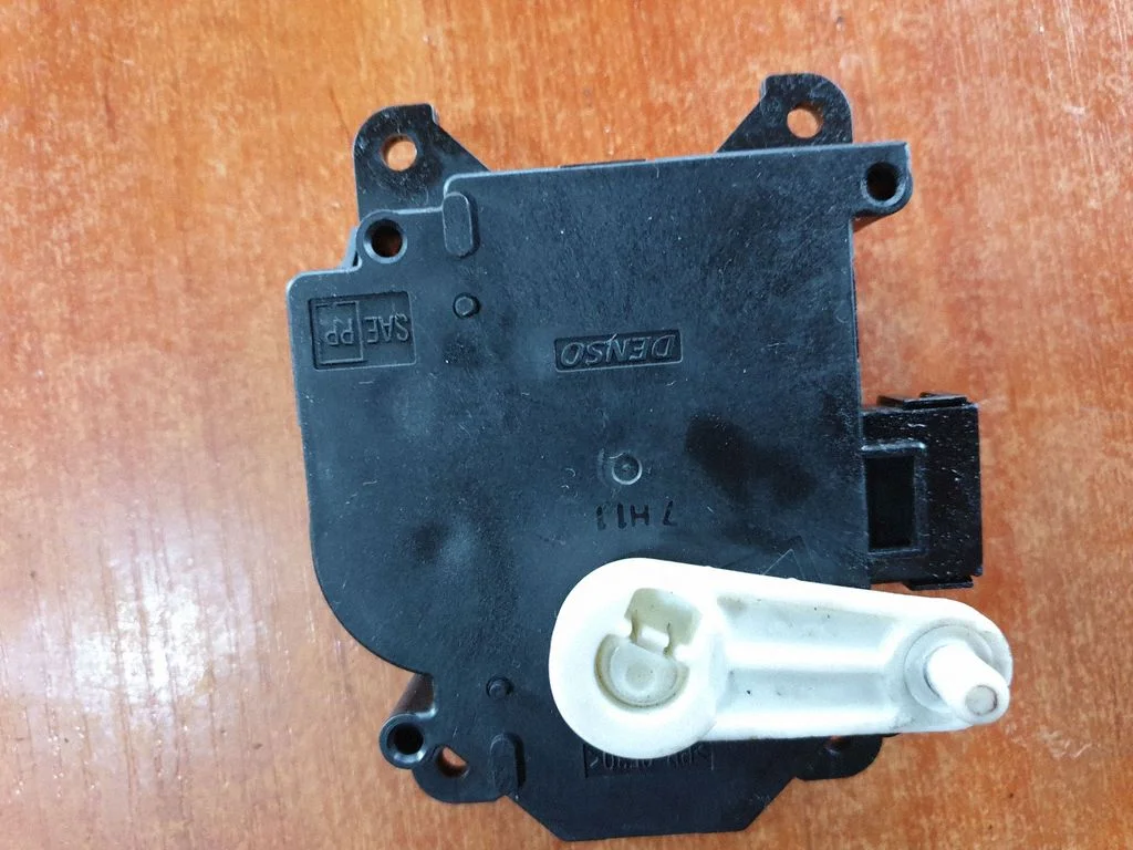 Air flap motor/actuator – Honda CR-V (2002-2006)