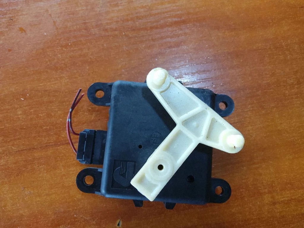 Air flap motor/actuator – Nissan Almera N16 (2000-2010)