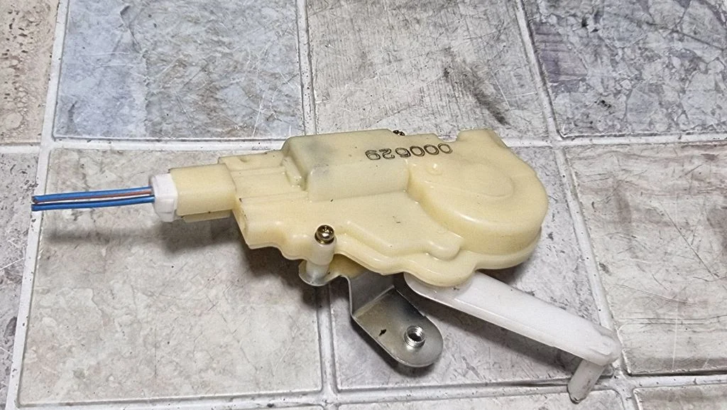 Silniczek klapki nawiewu – Toyota Yaris Verso (1999-2005)