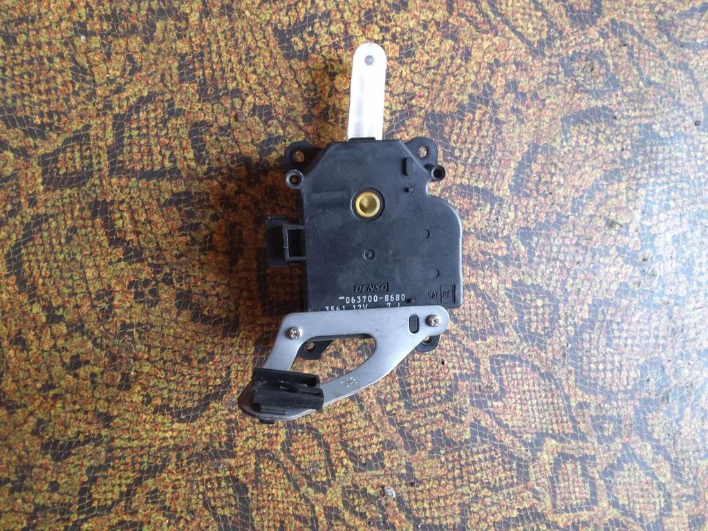 Air flap motor/actuator – Toyota Corolla Verso AR10 (2004-2009)