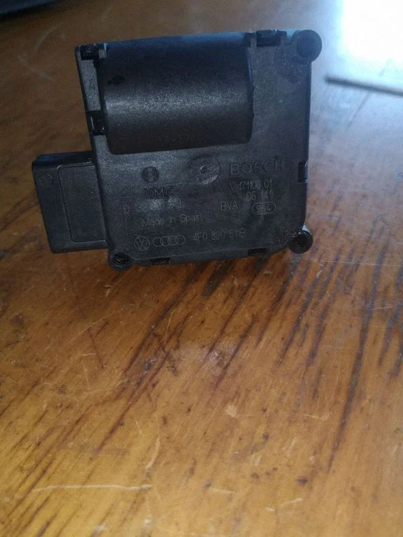 Air flap motor/actuator 4F0820511B