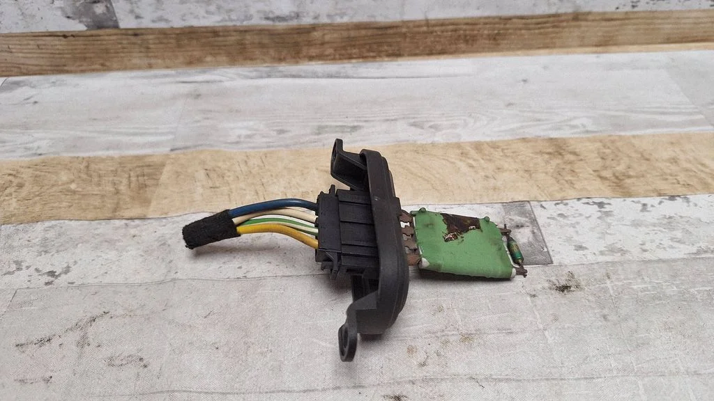 Heater blower motor/fan resistor – Volkswagen Transporter - Caravelle T5 (2003-2015)