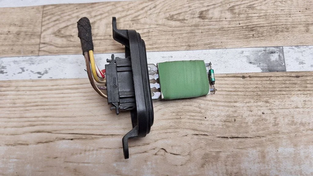 Heater blower motor/fan resistor – Volkswagen Transporter - Caravelle T5 (2003-2015)