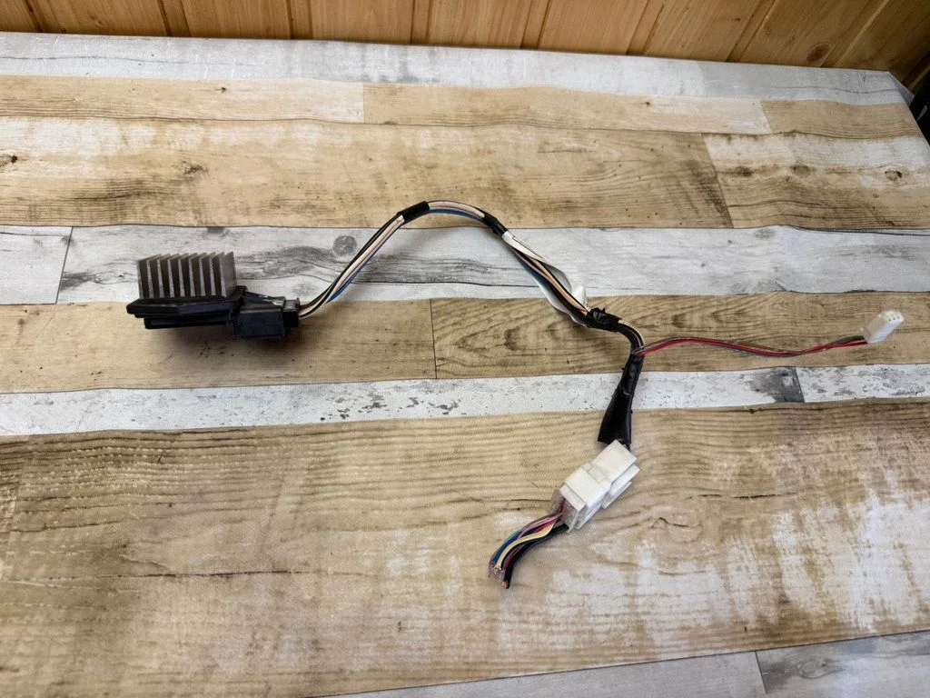 Heater blower motor/fan resistor 2464701811