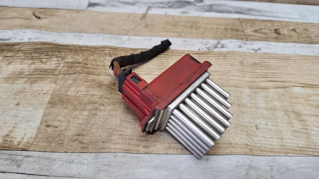 Heater blower motor/fan resistor 1J0907521