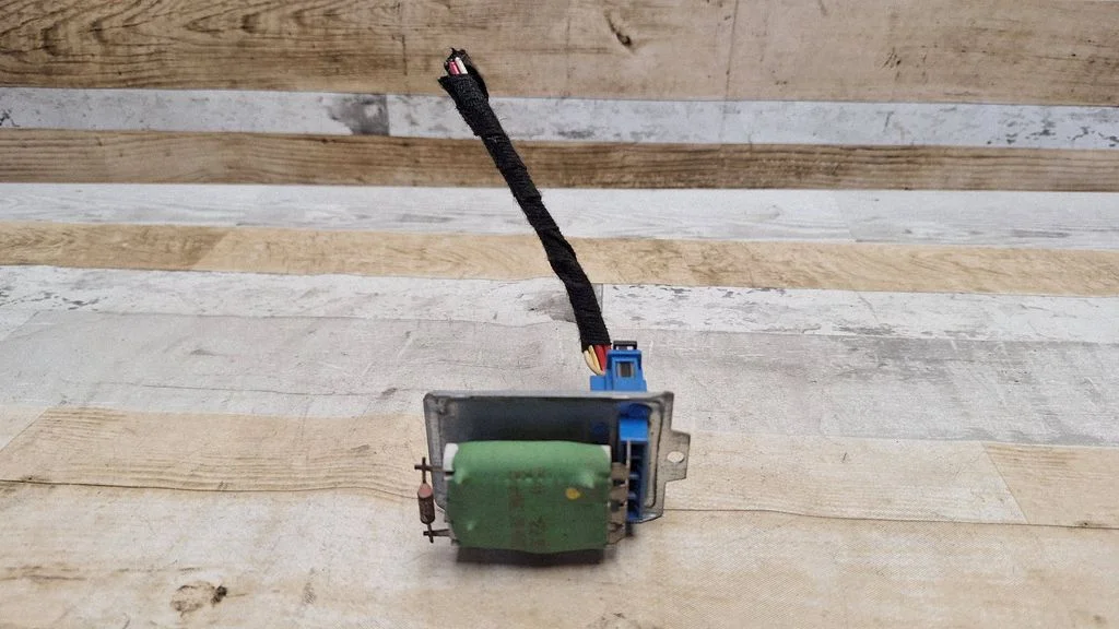 Heater blower motor/fan resistor 7M0959263E