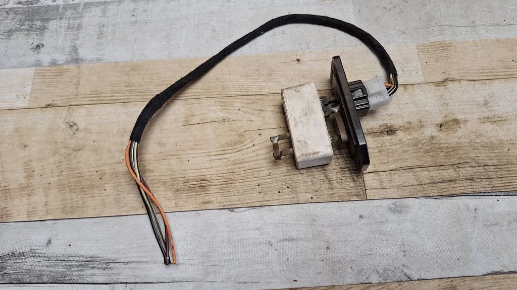 Heater blower motor/fan resistor 9B281