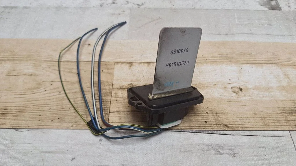 Heater blower motor/fan resistor HB151D570