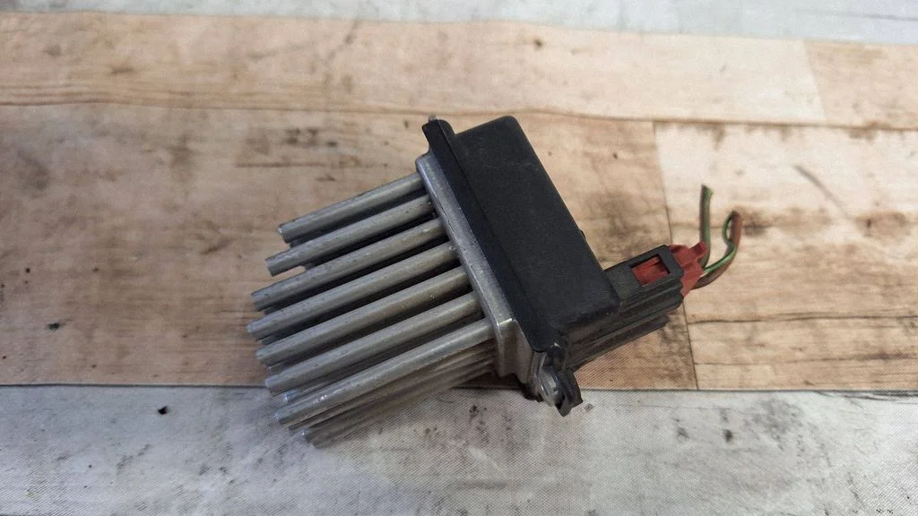 Heater blower motor/fan resistor 4B0820521