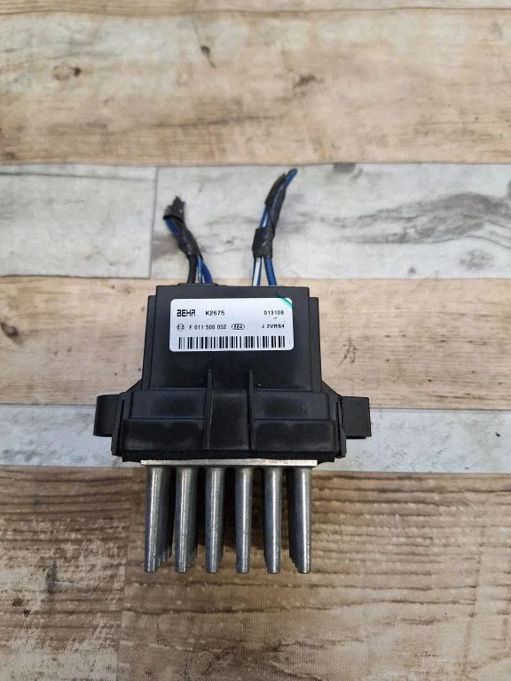 Heater blower motor/fan resistor F011500052