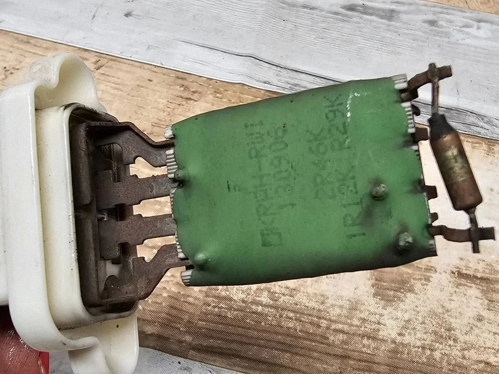 Heater blower motor/fan resistor 2R46K