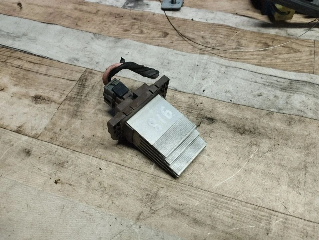 Heater blower motor/fan resistor