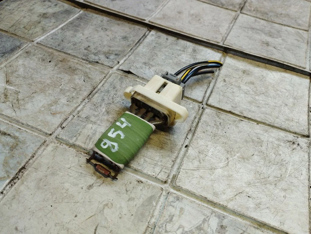 Heater blower motor/fan resistor