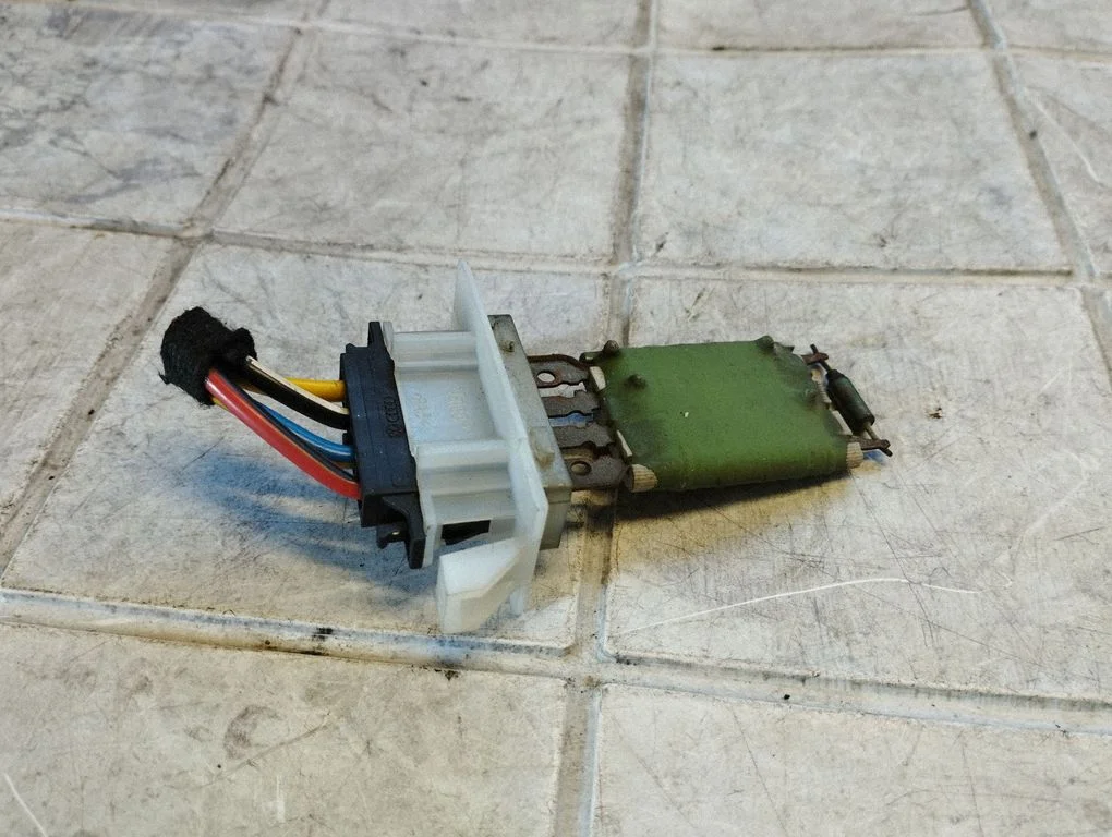 Heater blower motor/fan resistor