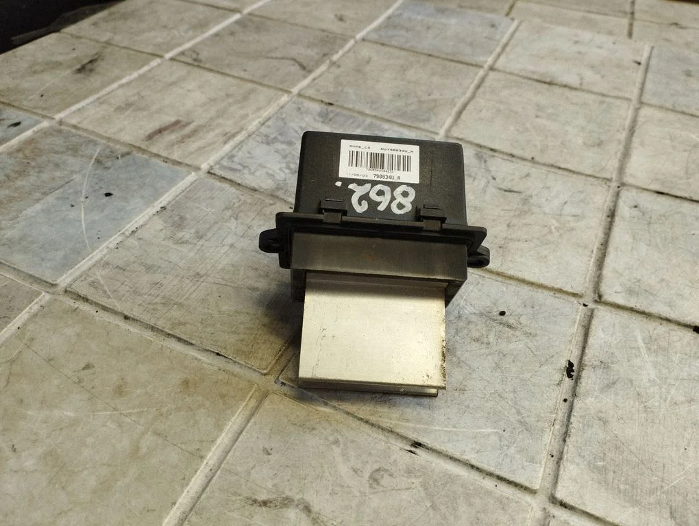 Salongipuhuri takisti 790834U