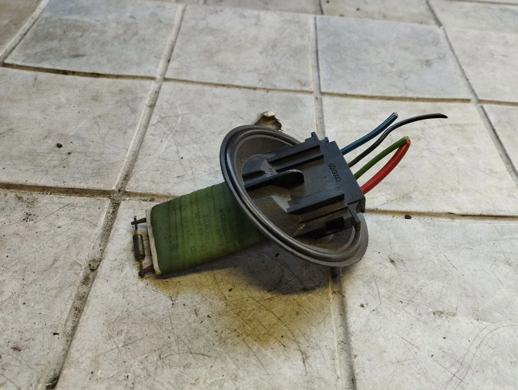 Heater blower motor/fan resistor 6Q0959263A
