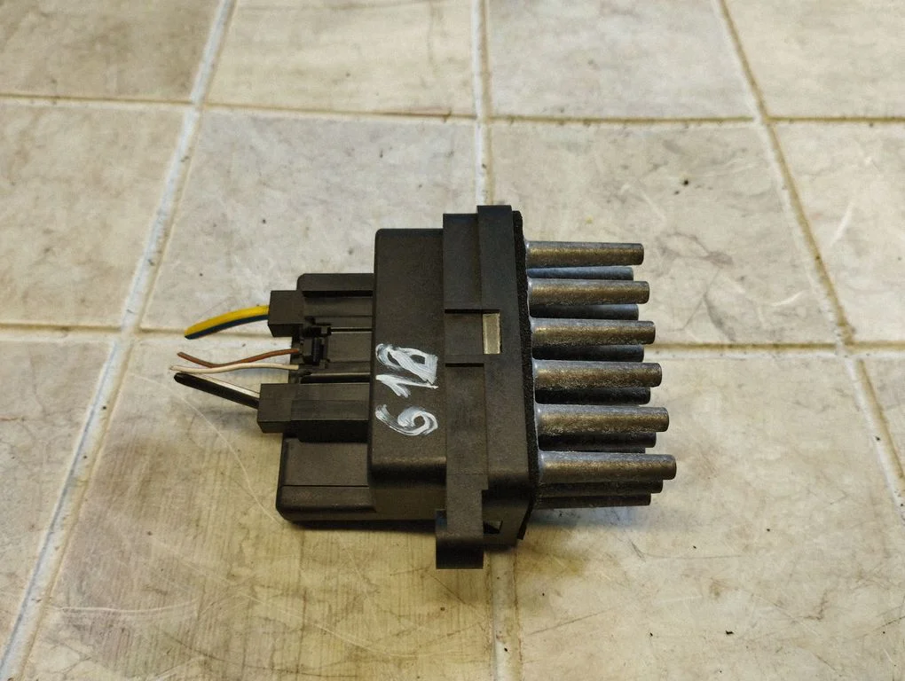 Heater blower motor/fan resistor 6G9T19E624AD
