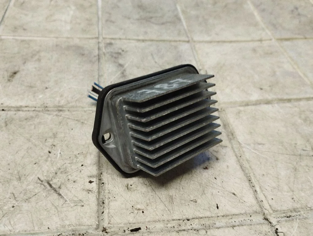Heater blower motor/fan resistor PM010010B
