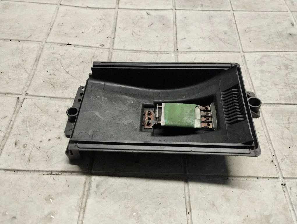 Krāsniņas ventilatora rezistors (reostats) 1J0819022