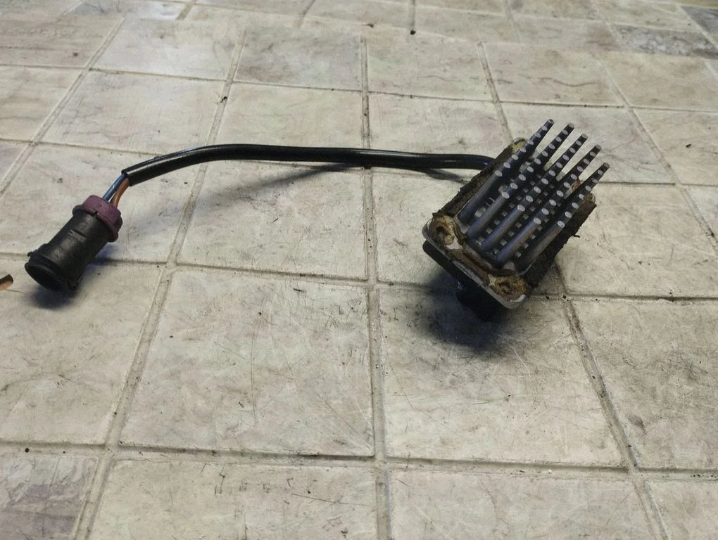 Heater blower motor/fan resistor – Citroen Berlingo (2008-2018)