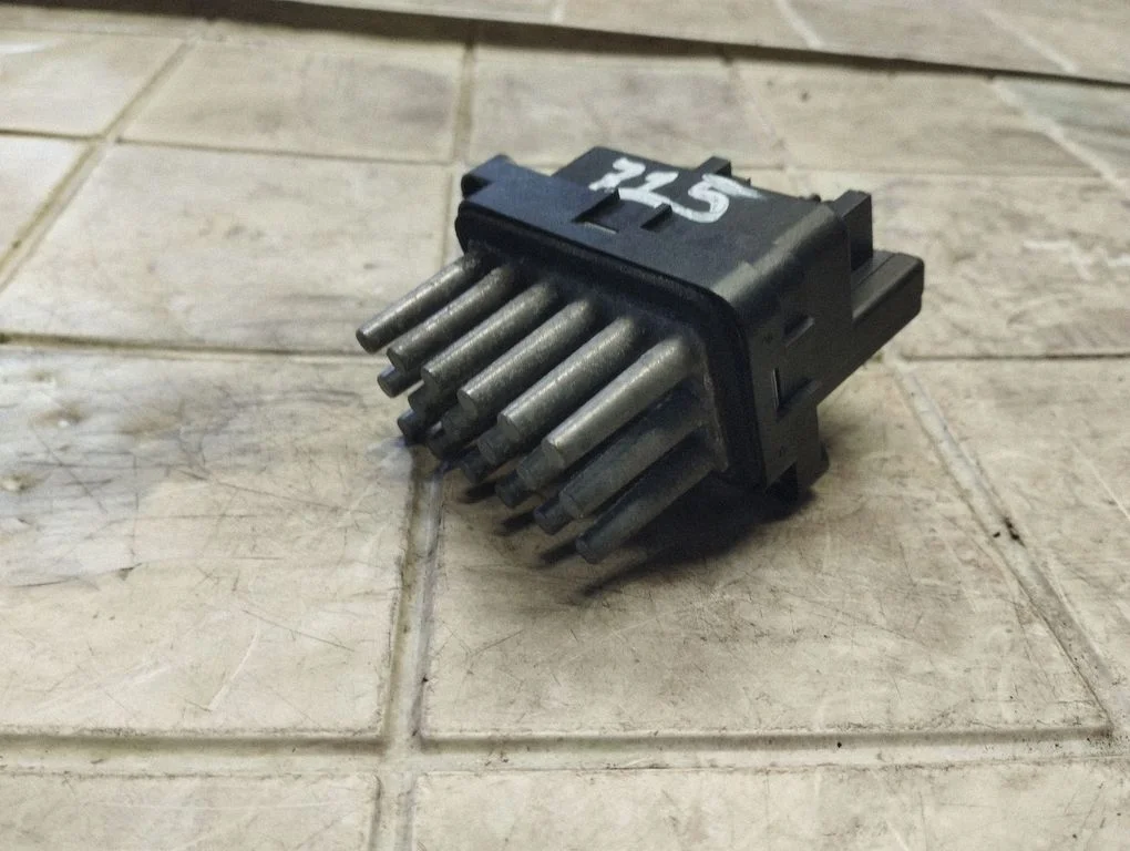 Krāsniņas ventilatora rezistors (reostats) 6G9T19E624AD