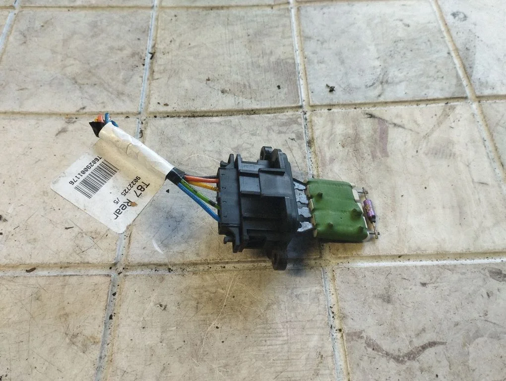Krāsniņas ventilatora rezistors (reostats) T6029001