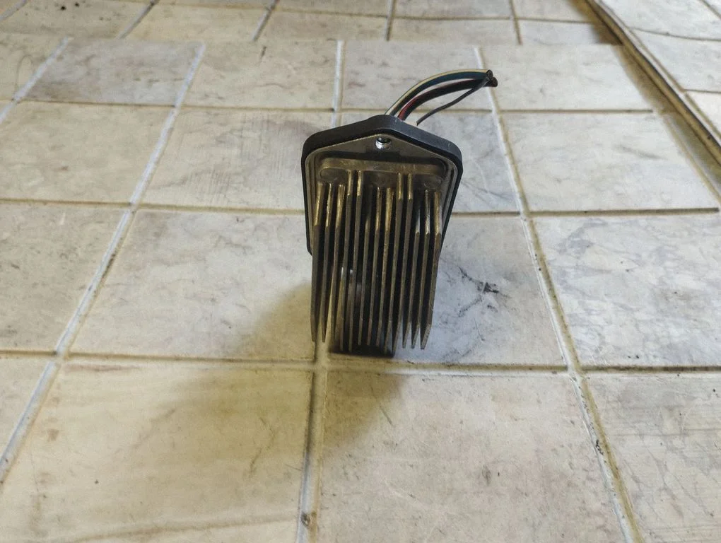 Heater blower motor/fan resistor PM010010B