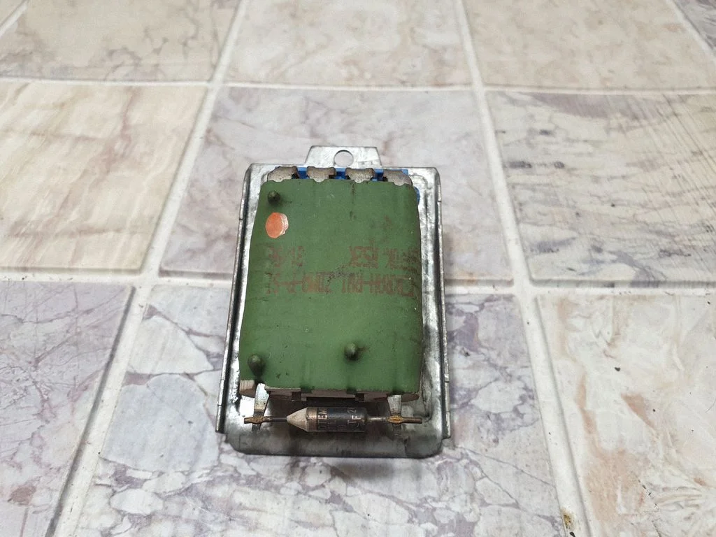 Heater blower motor/fan resistor 7M0959263D