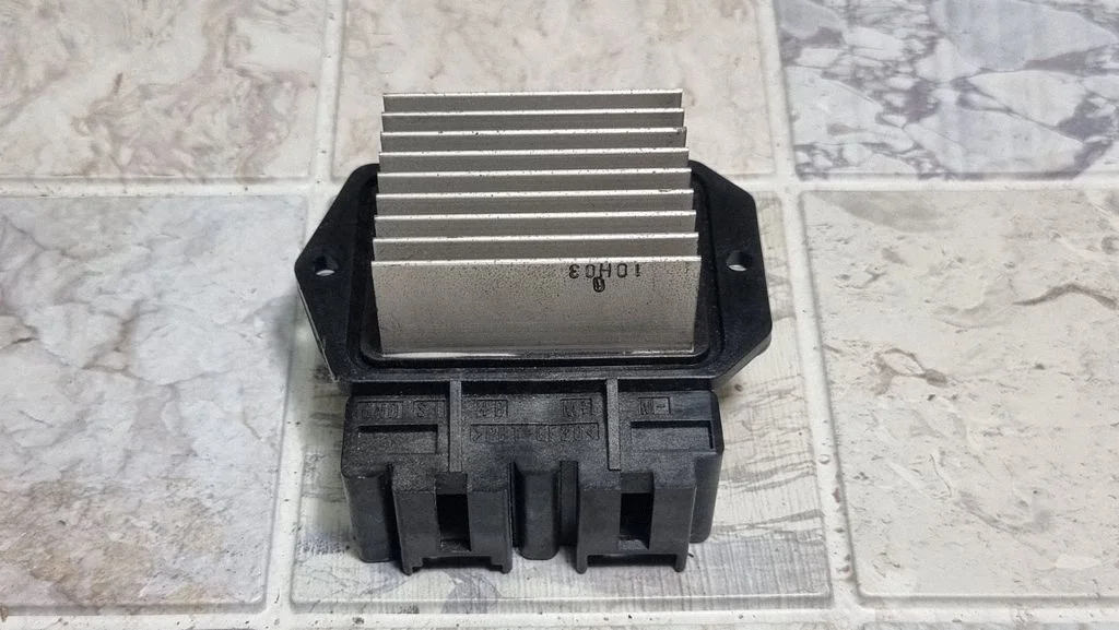 Heater blower motor/fan resistor – Toyota Prius (XW20) (2003-2009)