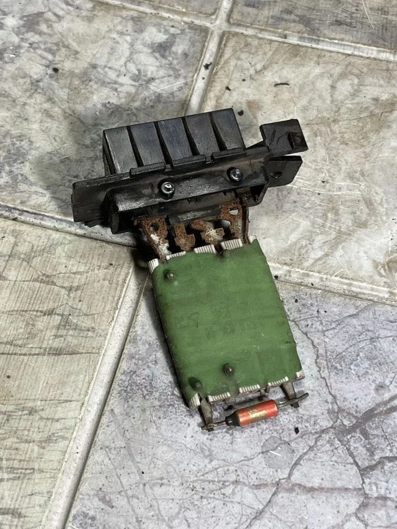 Heater blower motor/fan resistor – Opel Corsa D (2006-2014)