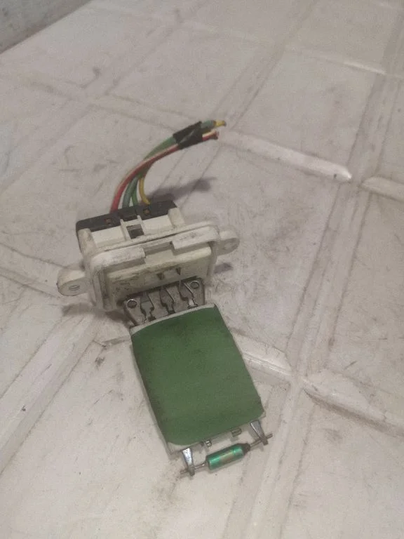 Heater blower motor/fan resistor – Opel Meriva A (2003-2010)