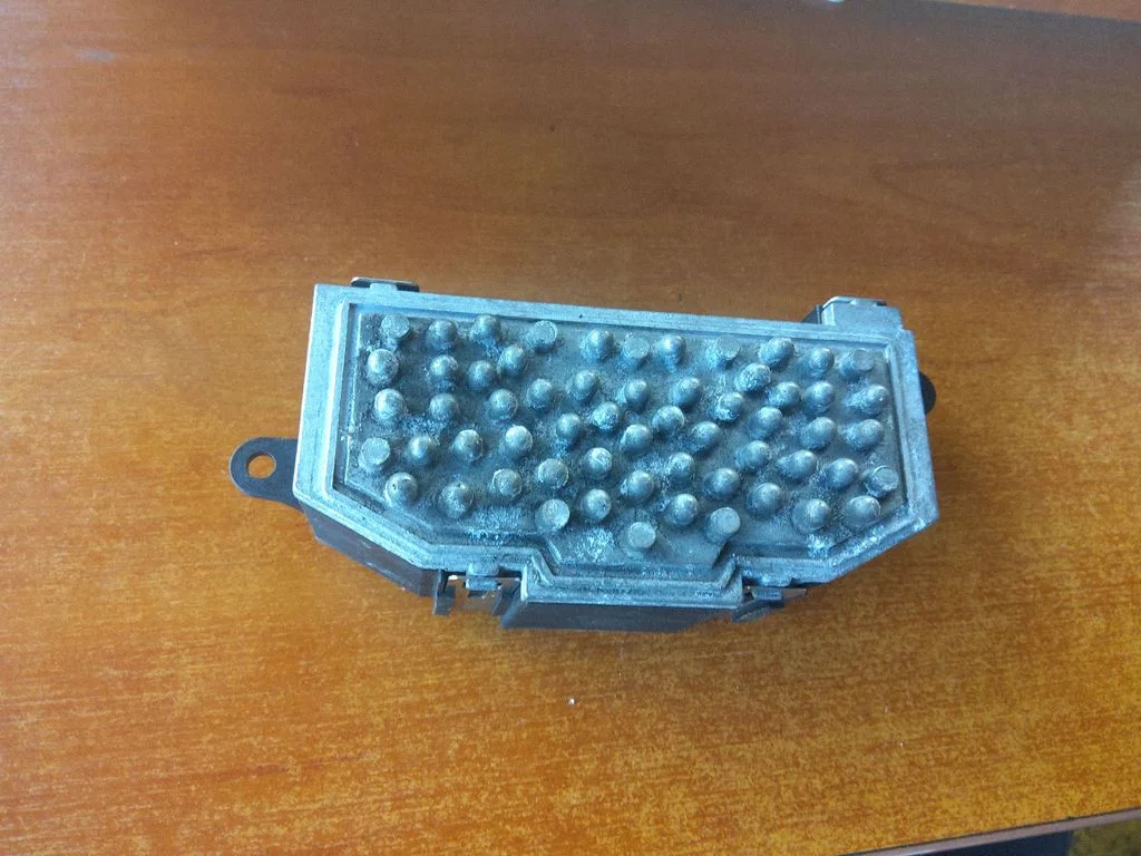 Heater blower motor/fan resistor – Volkswagen Passat B6 (2005-2010)