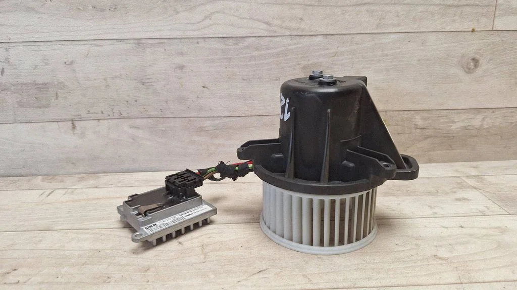 Heater fan/blower 983469U