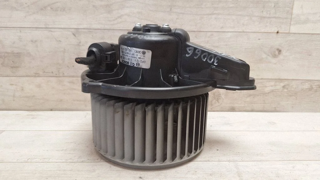 Krāsniņas ventilators/pūtējs 4B1820021B