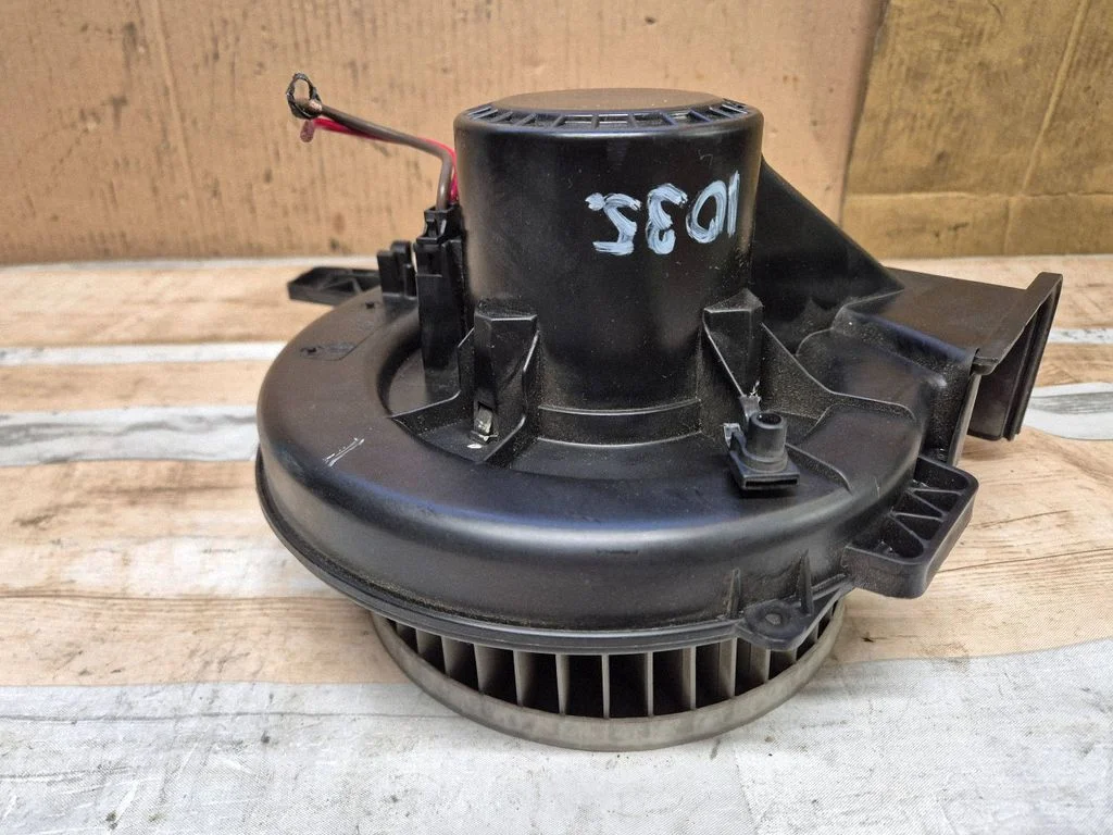 Krāsniņas ventilators/pūtējs 6Q1819015G