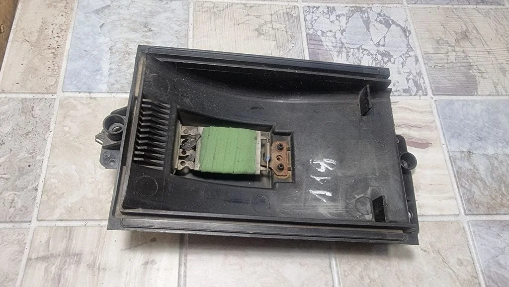 Krāsniņas ventilatora rezistors (reostats) H35H41