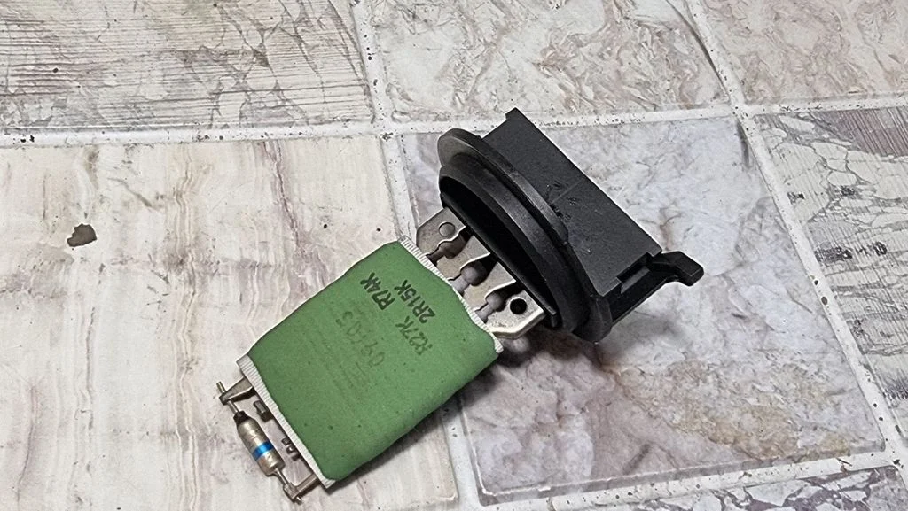 Salongipuhuri takisti R27K